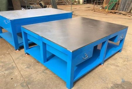 钢板工作台工作面材质为普通钢板，厚度分为10mm、20mm、30mm