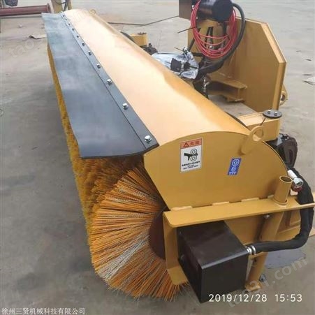 东方天锦配 2.6米滚刷扫雪机 稳定高效 经久耐用