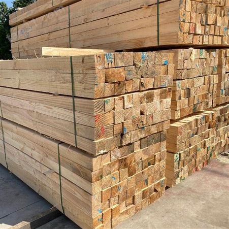 呈果木业辐射松建筑木方厂家长期批发进口3x4建筑木方