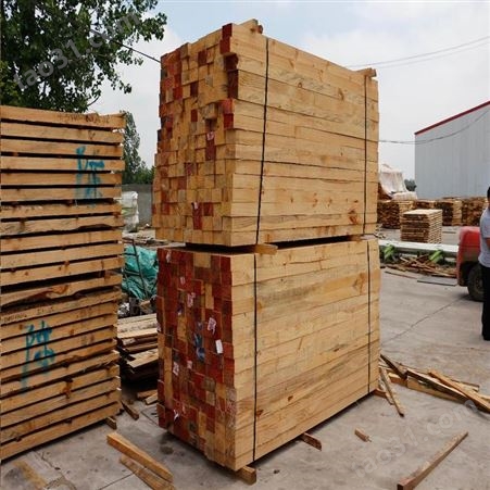 呈果木业建筑木方防腐木木材俄罗斯樟子松防腐木木材厂家